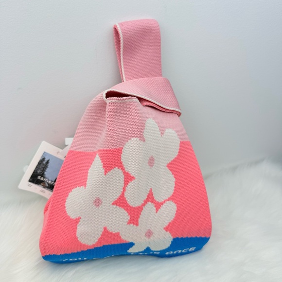 NWT Pinky Flower Stylish Essentials Handheld Bag - Picture 5 of 9